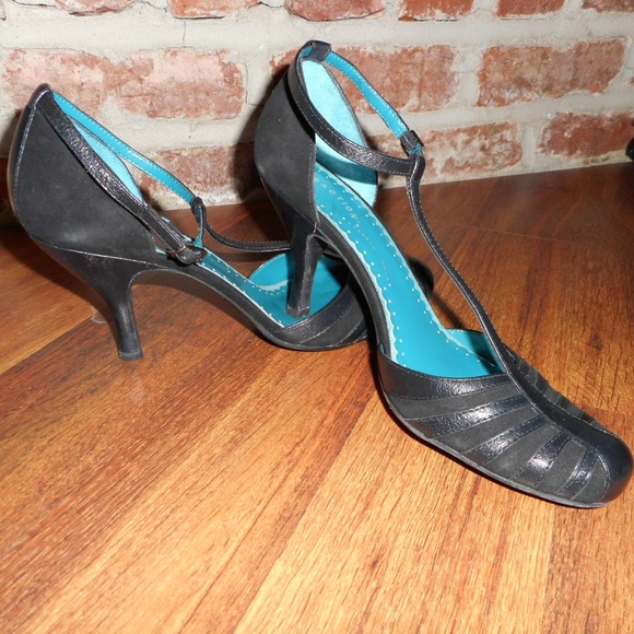 Kenneth Cole Reaction Shoes - SOLD! Vintage Black leather T-strap pumps, 8